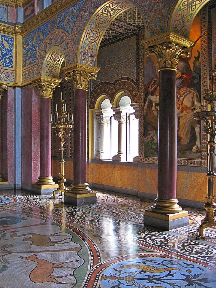 800px-Neuschwanstein_Boden